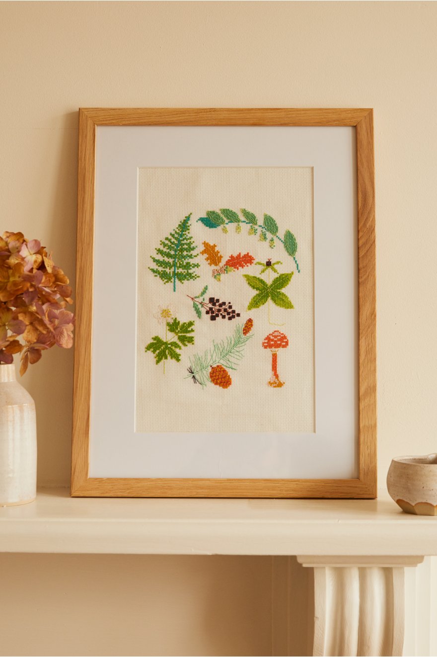 01_dmc_mindful_making_cross_stitch_the_woodland_glade_12_880x1322 Bk 1951 Kit - Imagen 1
